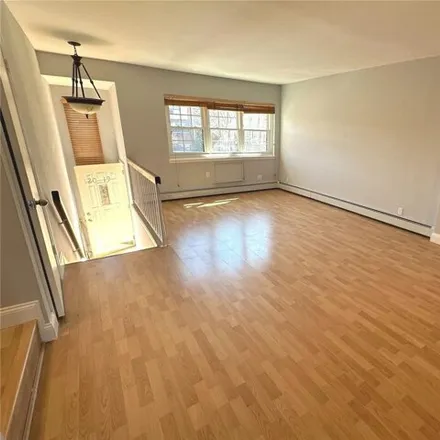 Image 3 - 120-19 Cove Court, New York, NY 11356, USA - House for rent