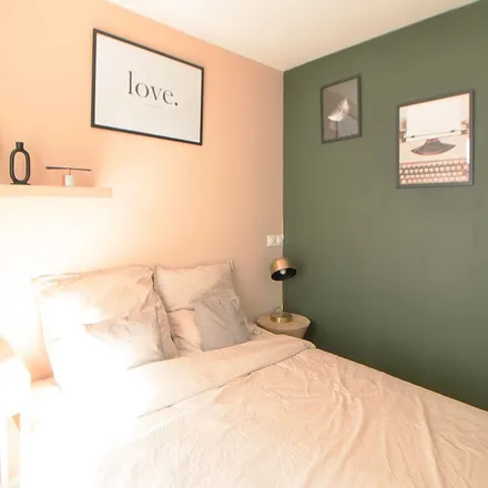 Rent this 1 bed apartment on 48 Rue Pierre Trébod in 33300 Bordeaux, France
