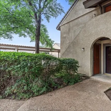 Buy this 1 bed condo on Quail Run Court in Irving, TX 75062