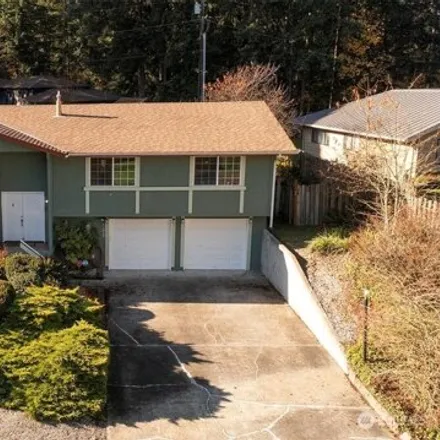 Buy this 4 bed house on 11826 92nd Avenue Ct E in Puyallup, Washington