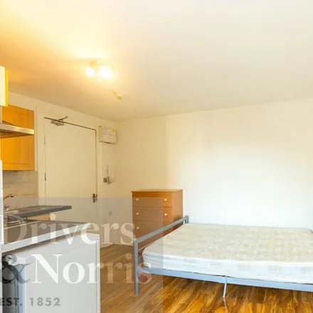 Image 5 - Mayfield Road, Valence Avenue, London, RM8 1TJ, United Kingdom - Apartment for rent