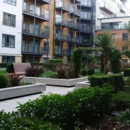 Rent this studio apartment on Caendish House in Boulevard Drive, London