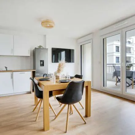Rent this 2 bed apartment on 44 Cours des Lavandières in 93400 Saint-Ouen-sur-Seine, France