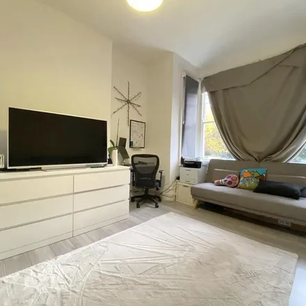Rent this studio apartment on Jolly Good News Food & Wine in Rosendale Road, London