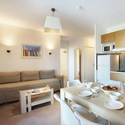 Rent this 2 bed condo on 34200 Sète