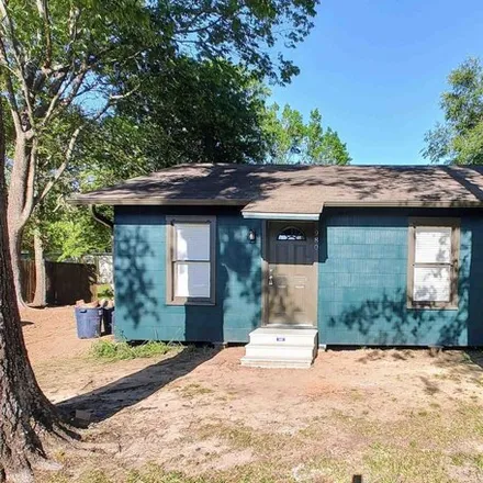 Rent this 3 bed house on 890 North Tannahill Street in Vidor, TX 77662