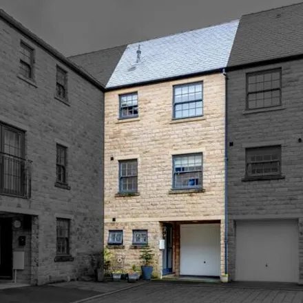 Buy this 2 bed townhouse on Coudhurst Court in Horwich, BL6 6TJ