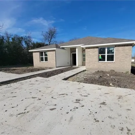 Buy this studio house on 293 North 16th Street in Temple, TX 76501