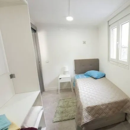 Rent this 2 bed house on 4300-050 Distrito de Leiria