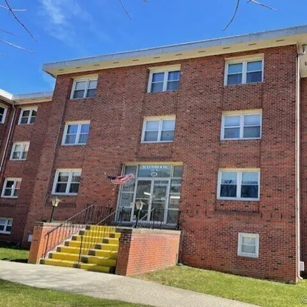 Buy this 1 bed condo on 98 Goodhue Street in West Haven, CT 06516