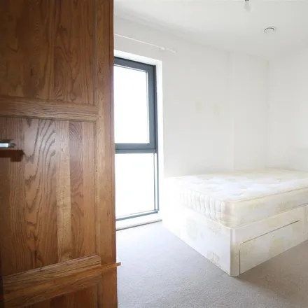 Image 7 - Yeoman Court, 15 Tweed Walk, Bromley-by-Bow, London, E14 6TP, United Kingdom - Apartment for rent