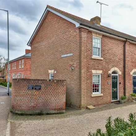 Buy this 2 bed townhouse on The White Lion in High Street, Hadleigh
