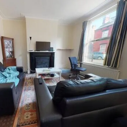 Image 3 - Thornville Street, Leeds, LS6 1PW, United Kingdom - Townhouse for rent