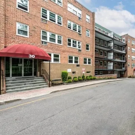 Buy this studio apartment on Glen Pearsall in 30 Pearsall Avenue, City of Glen Cove