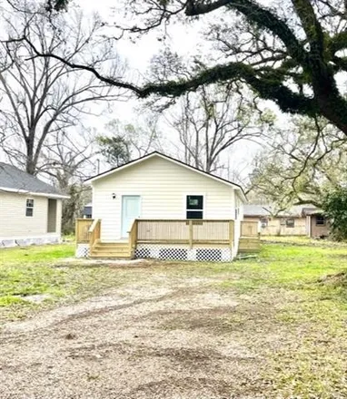 Rent this 3 bed house on 558 South 2nd Street in Ponchatoula, LA 70454