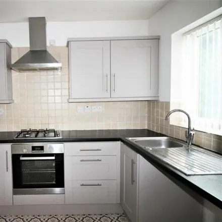 Image 2 - Queens Square, Gateshead, NE10 9JB, United Kingdom - Townhouse for rent