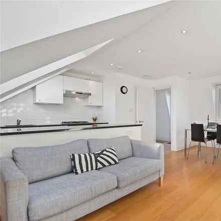 Rent this 3 bed apartment on 12 Dunraven Road in London, W12 7QY