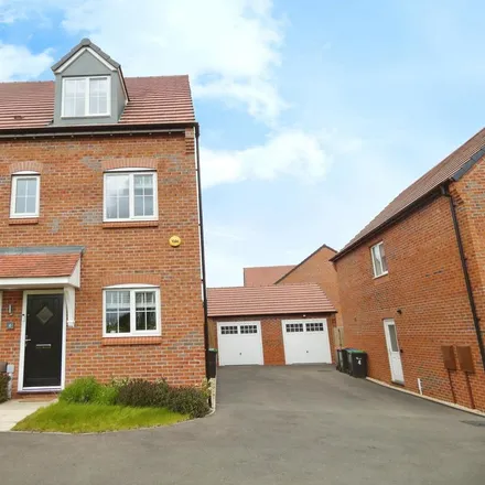 Rent this 3 bed house on unnamed road in Hucknall, NG15 7HY