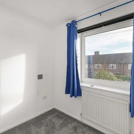 Rent this 3 bed apartment on Chequers Road in Loughton, IG10 3PX