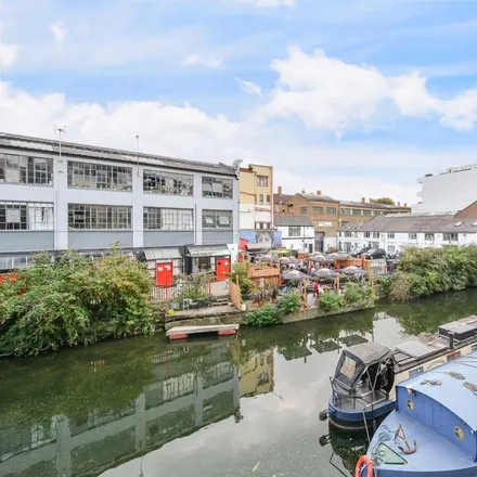 Rent this 2 bed apartment on Baltic Place in Regent's Canal towpath, De Beauvoir Town