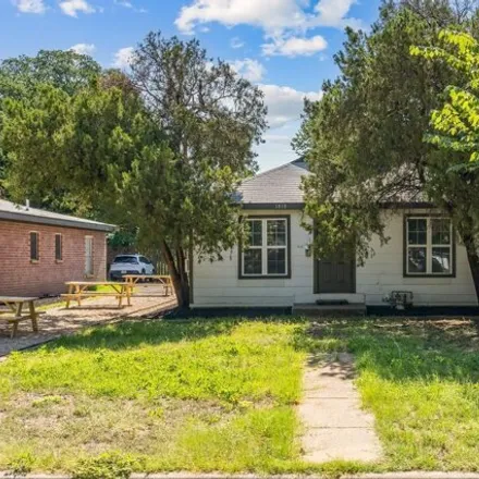 Rent this 1 bed house on 1896 Oakwood Street in Haltom City, TX 76117