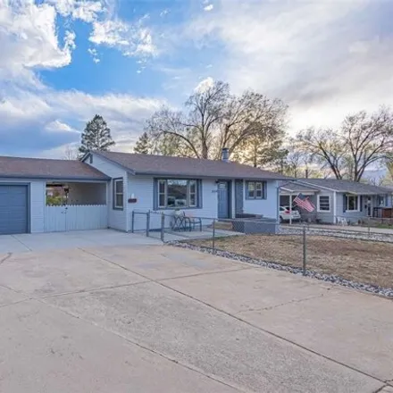 Image 2 - 2555 Elvin Avenue, Colorado Springs, CO 80909, USA - House for sale