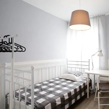 Rent this 3 bed room on Circular Sul do Bairro da Encarnação in 1800-364 Lisbon, Portugal