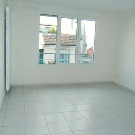Rent this 1 bed apartment on 19 Rue Nicolas Chorier in 38000 Grenoble, France