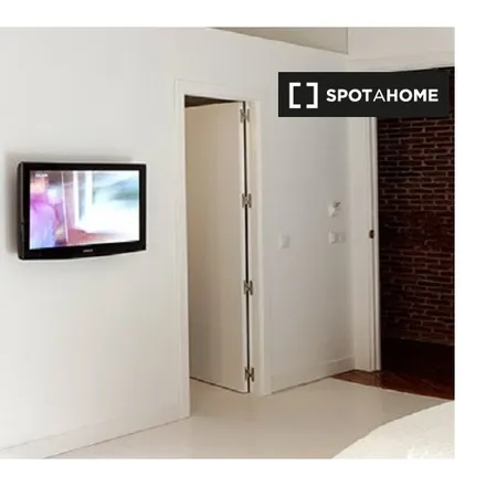 Rent this studio apartment on Calle del León in 26, 28014 Madrid