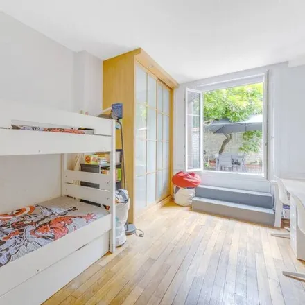Rent this 3 bed apartment on 94160 Saint-Mandé