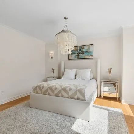 Rent this 5 bed apartment on Bridge Tower Place in East 60th Street, New York