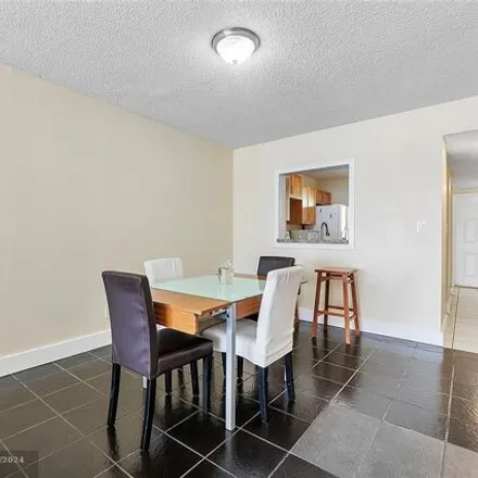 Image 7 - 3170 Northwest 46th Street, Broward County, FL 33309, USA - Condo for sale