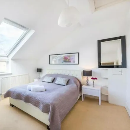 Buy this 1 bed apartment on 74 Oxford Gardens in London, W10 5UL