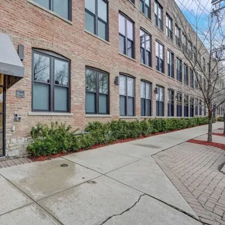 Buy this 1 bed condo on 1760 West Wrightwood Avenue in Chicago, IL 60614