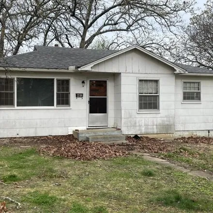 Buy this 2 bed house on 1319 West 2nd Street in West Plains, MO 65775