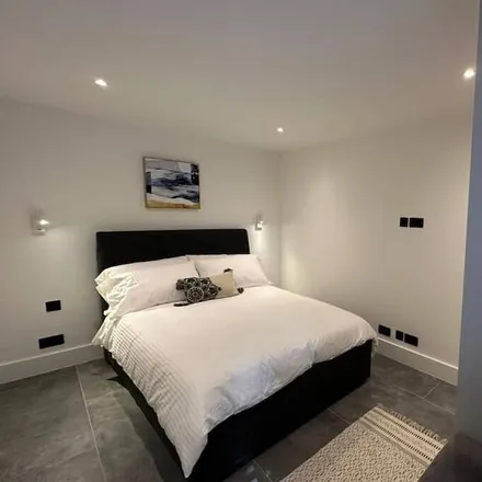 Image 5 - London, NW2 3QB, United Kingdom - House for rent