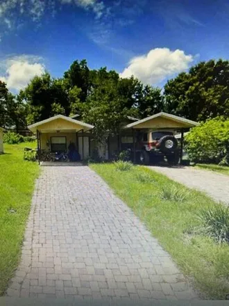 Rent this 2 bed house on 567 East Montrose Street in Clermont, FL 34711