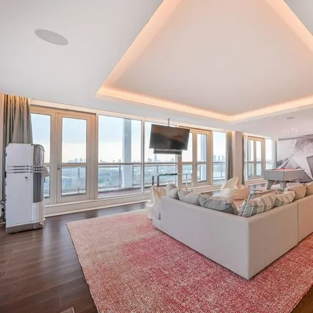 Image 3 - Hanover House, 32 Westferry Circus, Canary Wharf, London, E14 8RH, United Kingdom - Apartment for rent