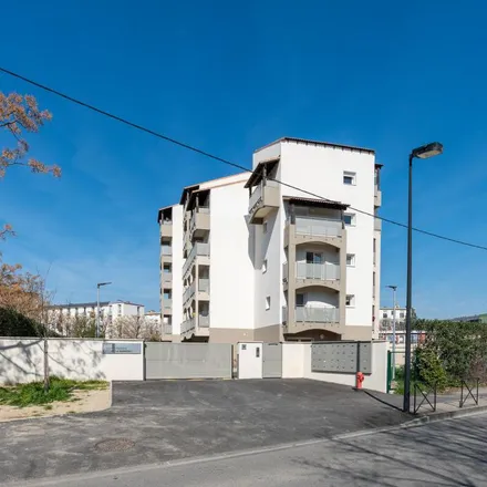 Rent this 3 bed apartment on 547 Voie de l'Europe in 38200 Jardin, France