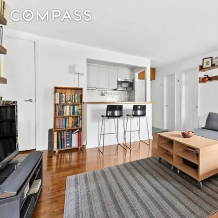 Image 2 - 227 East 12th Street, New York, NY 10003, USA - Apartment for sale