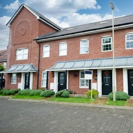 Buy this 3 bed townhouse on Mount View in Bishopstoke, SO50 4HG