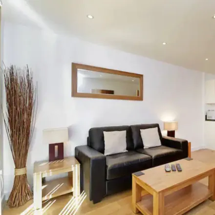 Image 1 - Rivington Apartments, Railway Terrace, Wexham Court, SL2 5FQ, United Kingdom - Room for rent
