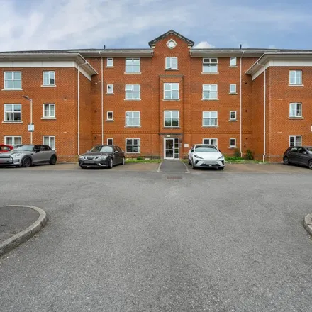 Rent this 2 bed apartment on Kings Road in Newbury, RG14 5RQ