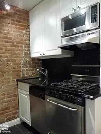 Image 5 - 623 East 11th Street, New York, NY 10009, USA - Condo for rent
