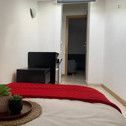 Rent this 5 bed room on Madrid in Calle de Bordadores, 7