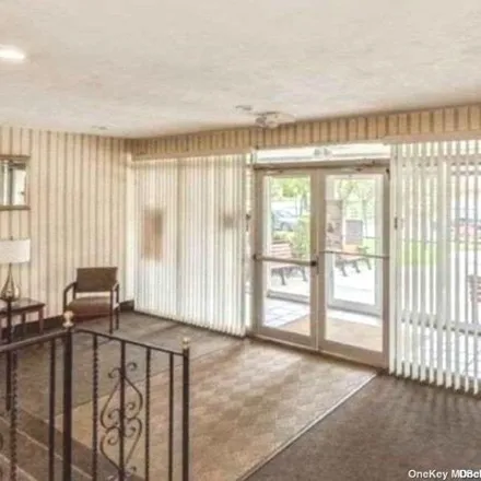 Image 2 - 25 Elizabeth Street, Village of Farmingdale, NY 11735, USA - Apartment for sale