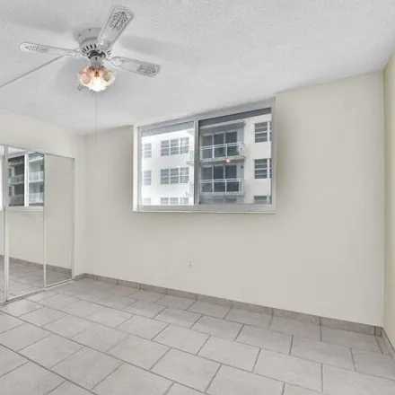 Image 8 - Port Royale Condominium Inc, 6969 Collins Avenue, Atlantic Heights, Miami Beach, FL 33141, USA - Condo for sale