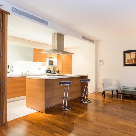 Rent this 2 bed apartment on Praed Street in London, W2 1NR