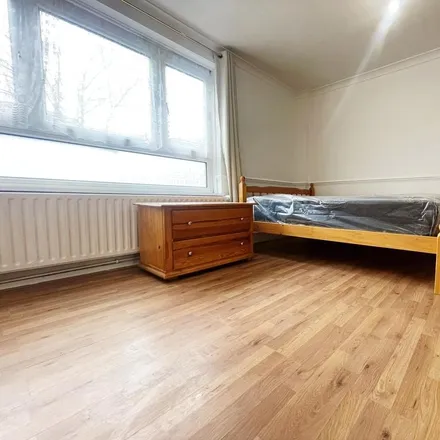 Rent this 6 bed room on 141-157 Corporation Street in London, N7 9EQ