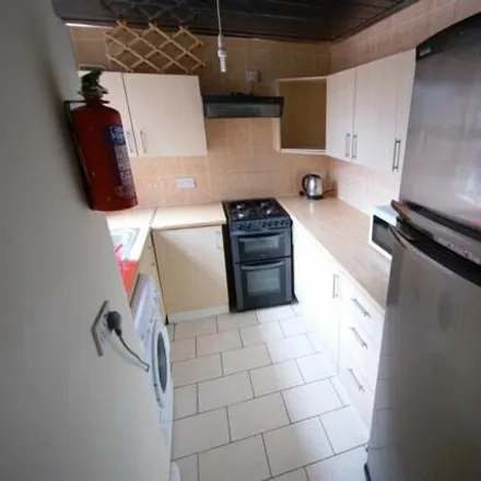 Image 6 - Back Hessle Mount, Leeds, LS6 1ER, United Kingdom - Townhouse for rent